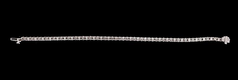 ARMBAND, 14 k vitguld, briljantslipade diamanter tot 1.89 ct.