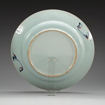An imari-verte charger, Qing dynasty, Kangxi (1662-1722).