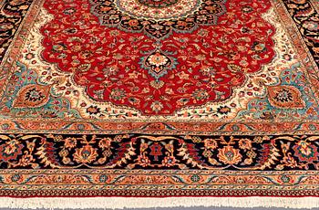 A CARPET, Tabriz, ca 374 x 295 cm.