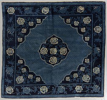 A rug, semi-antique Baotou, ca 168 x 179 cm.