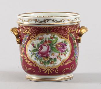 YTTERFODER, porslin, Sevres-liknande märke, Frankrike, 1900-tal.