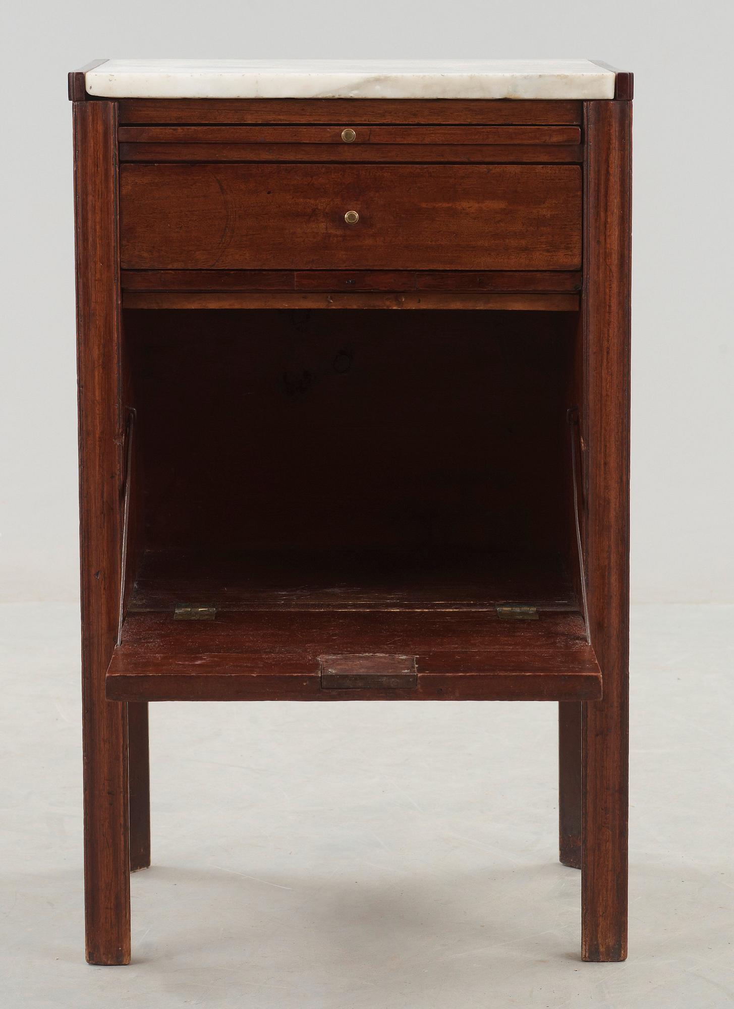 POTTSKÅP. Sengustavianskt stockholmsarbete, 1700-talets slut.