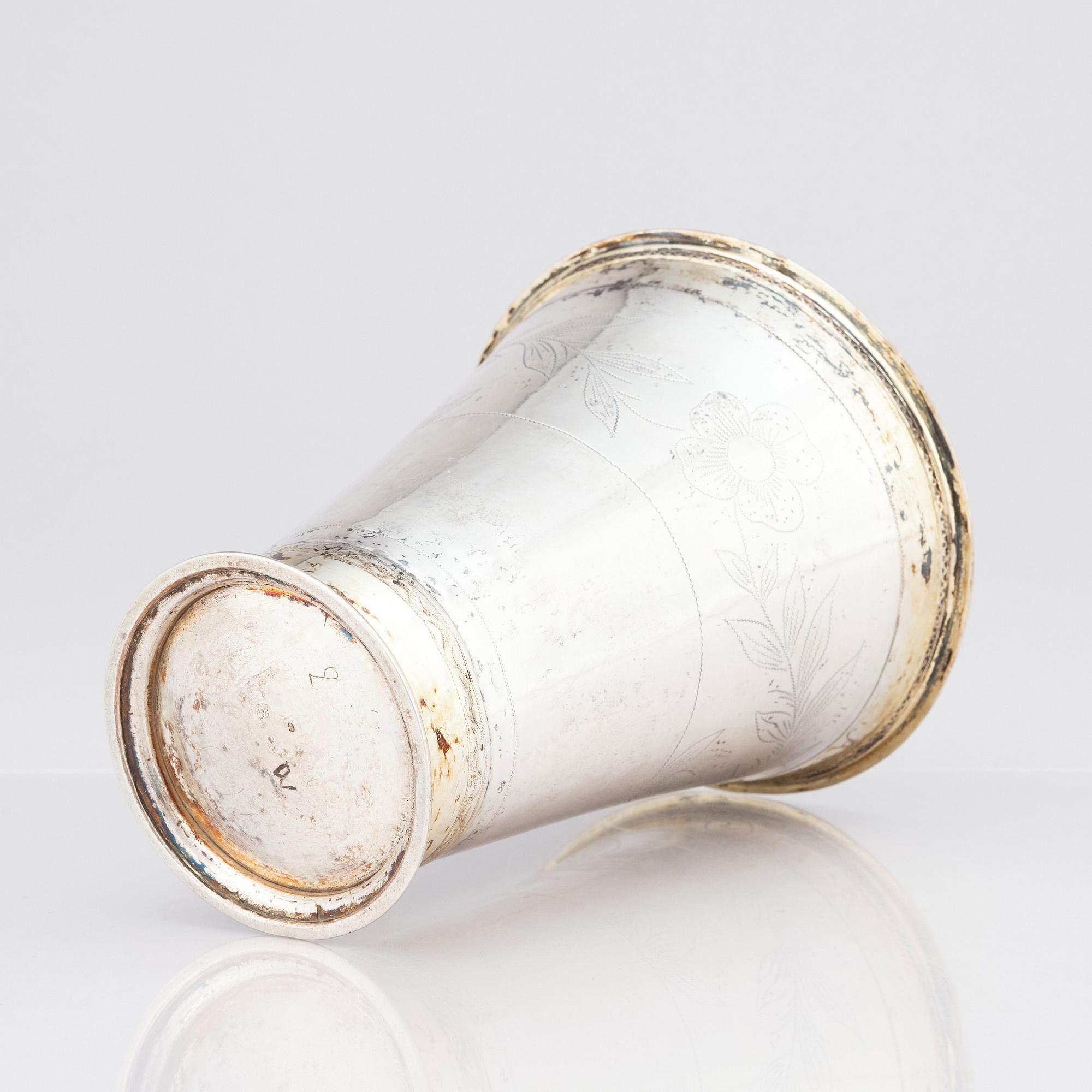 Conrad Gadd (sannolikt), bägare, delvis förgyllt silver, Kristianstad 1749. Rokoko.
