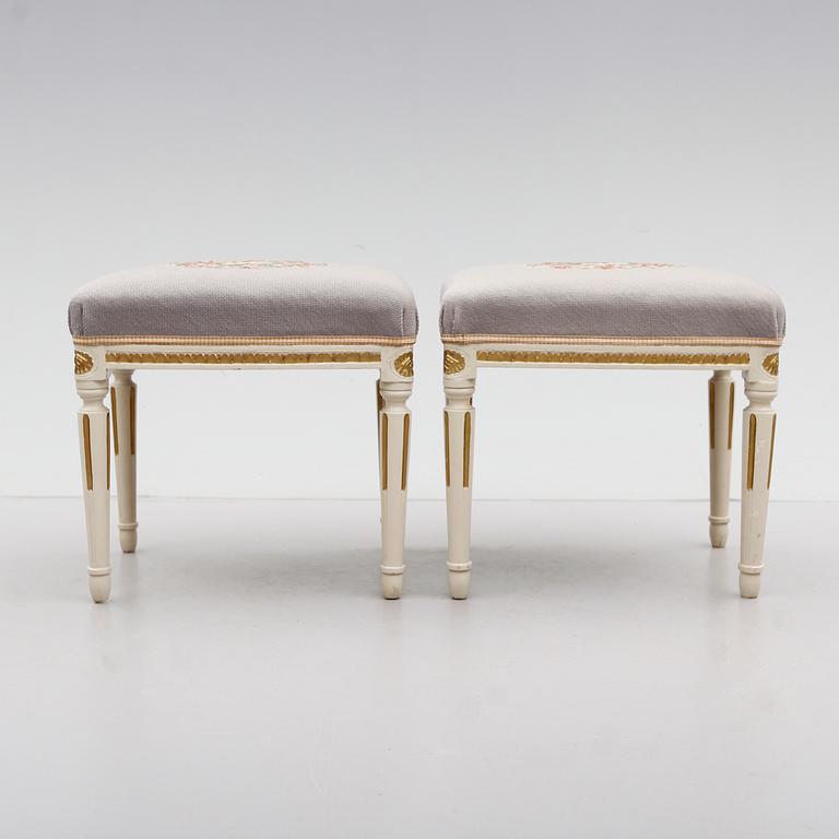 TABURETTER, 1 par, gustaviansk stil, 1900-talets första hälft.