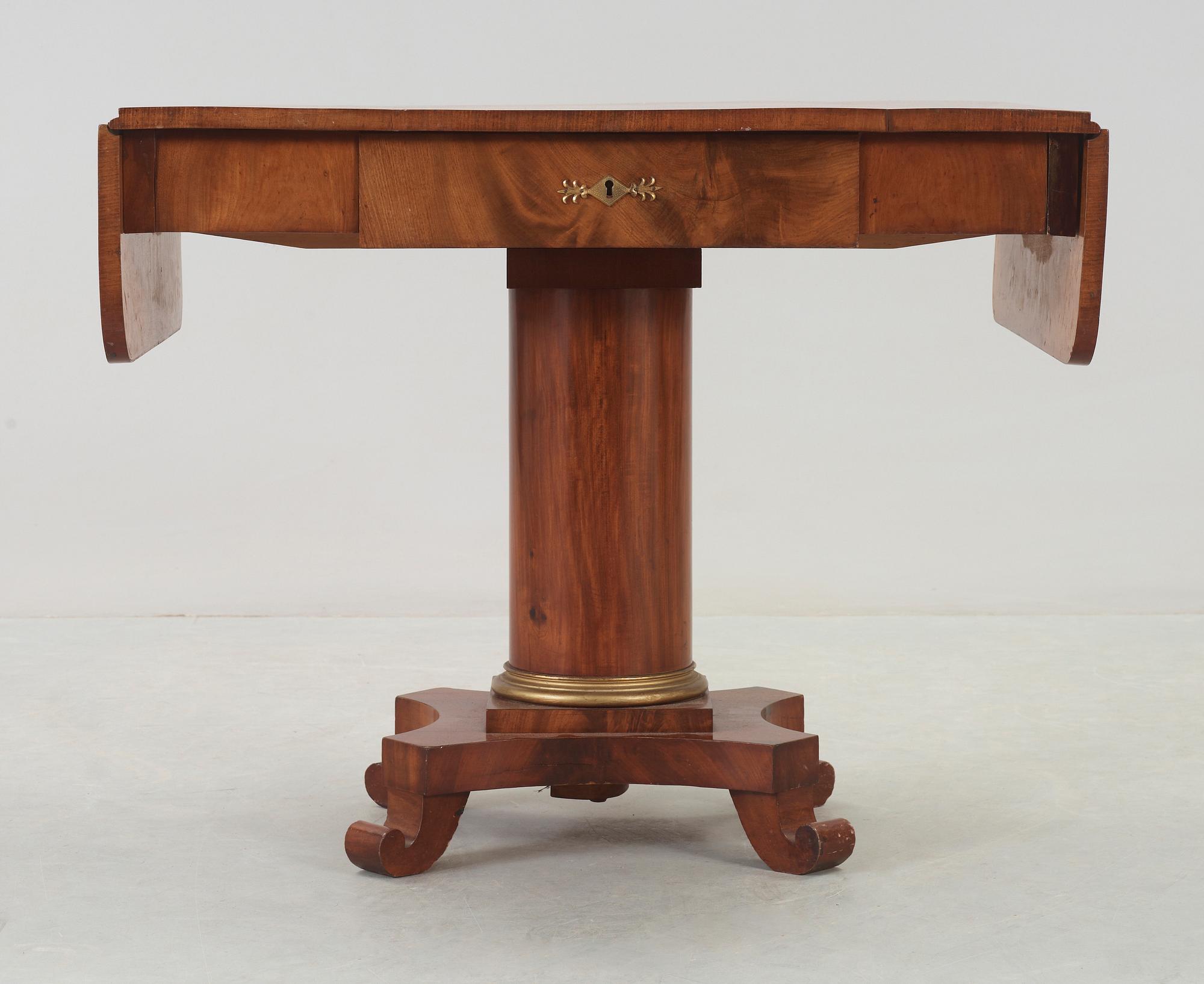 KLAFFBORD, empire, 1800-talets första hälft.