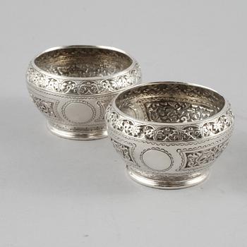 SALTKAR, 3 st, London, England, 1700 respektive 1800-tal, vikt (exklusive glasinsats) 145 gram.