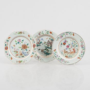 A group of three Chinese famille rose porcelain plates, Qing dynasty, Qianlong (1736-95).