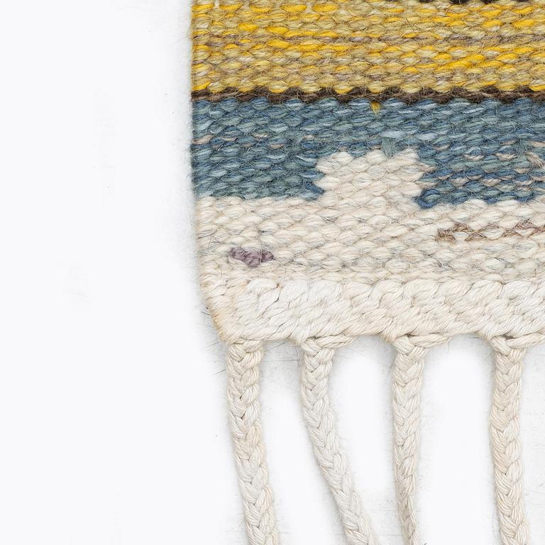 Märta Måås-Fjetterström, matta, "Ljusa Plador" rölakan, ca 355 x 239 cm, signerad AB MMF.