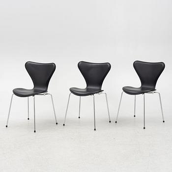 Arne Jacobsen, three chairs, "The Seven", Republic of Fritz Hansen, 2017.