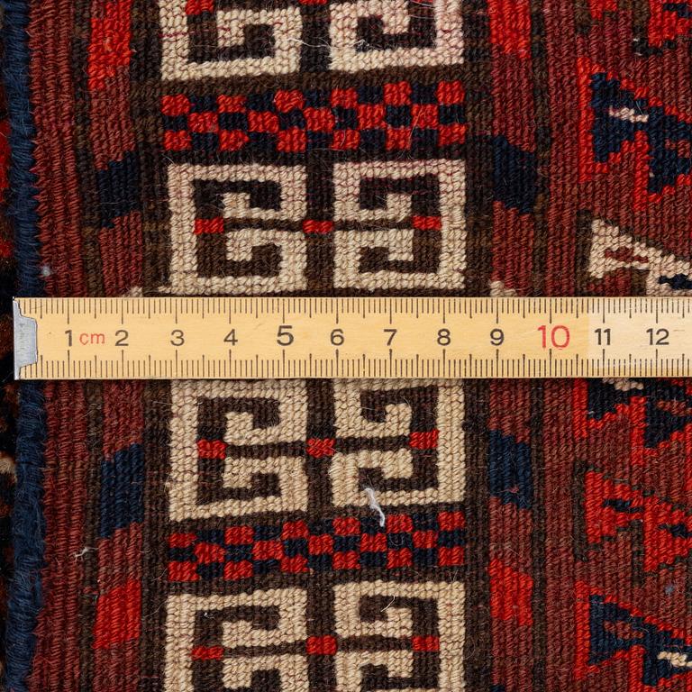 An antique Ensi Hartchloo rug, ca 145 x 130 cm.