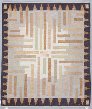 A RUG. Flat weave, Gammelstads Handväveri AB. Signed MÅ (Margareta Åkerberg). Around 203 x 171 cm.