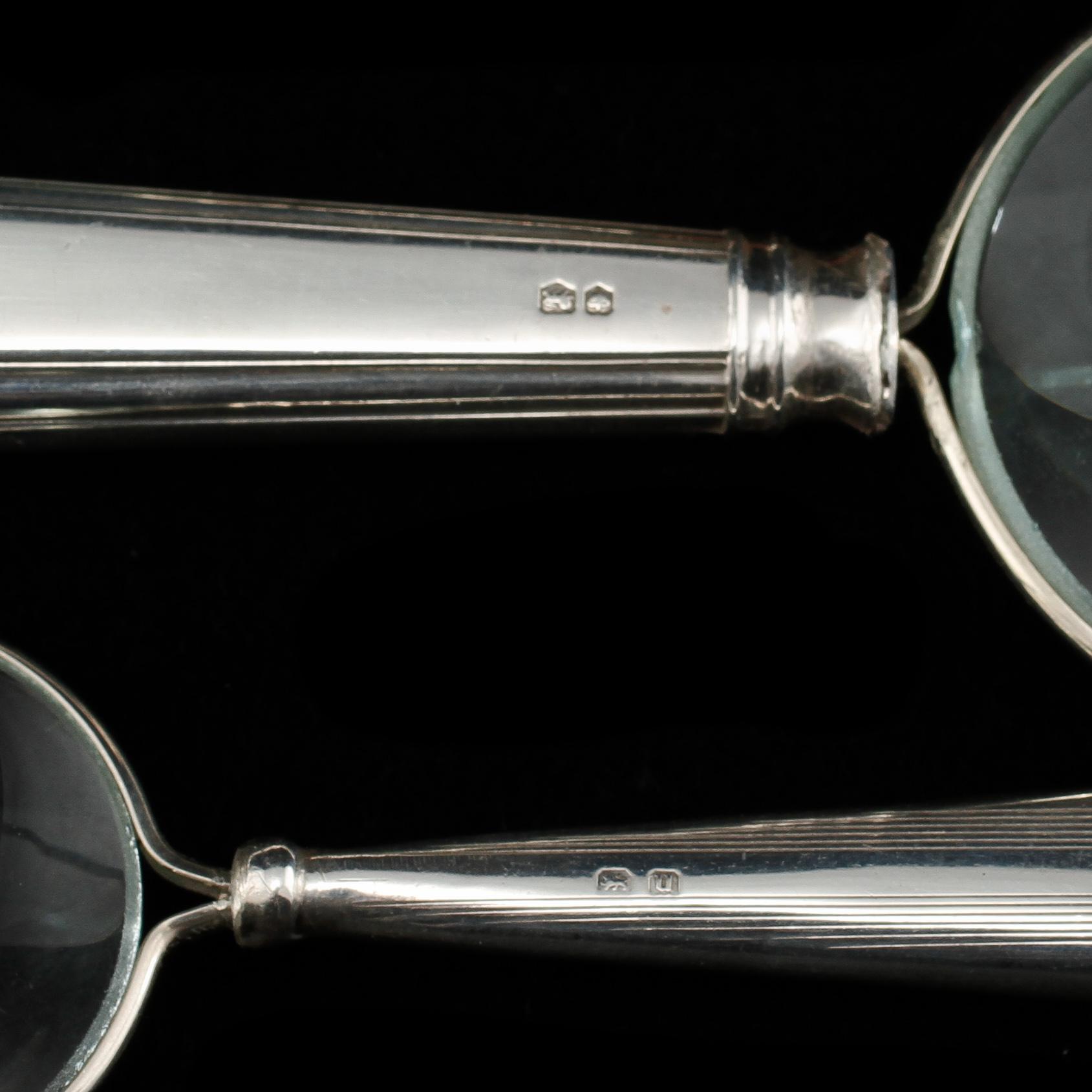 FÖRSTORINGSGLAS, 3 st, varav 2 st i silver, bl a England, 1900-talets första hälft.