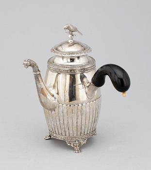 KAFFEKANNA, silver, empire, Carl Petter Lampa Stockholm 1828. Tot vikt ca 690 gram.