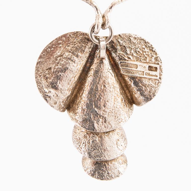 A silver necklace by Theresia Hvorslev for Mema 1978.