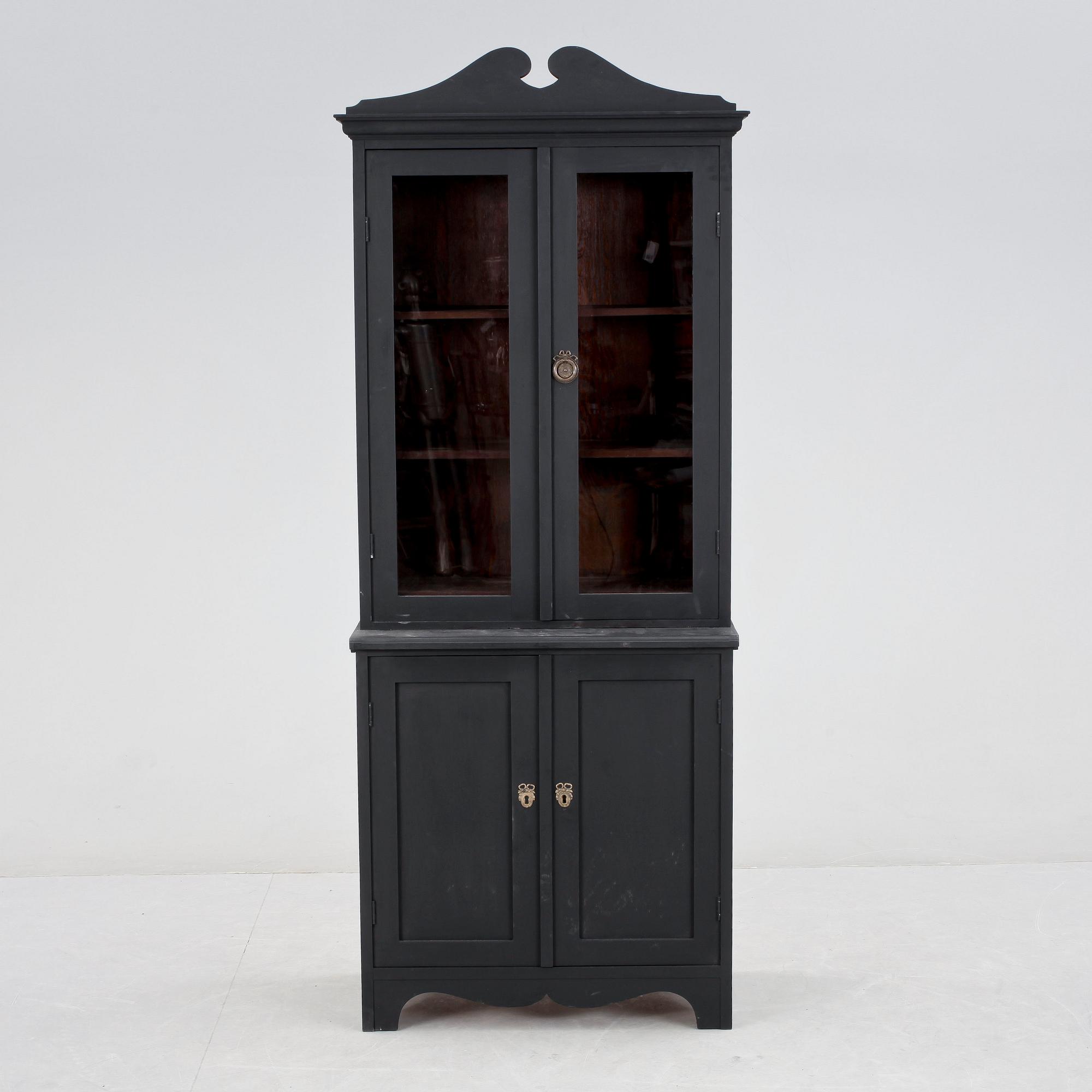 VITRINSKÅP, 1900-talets början.