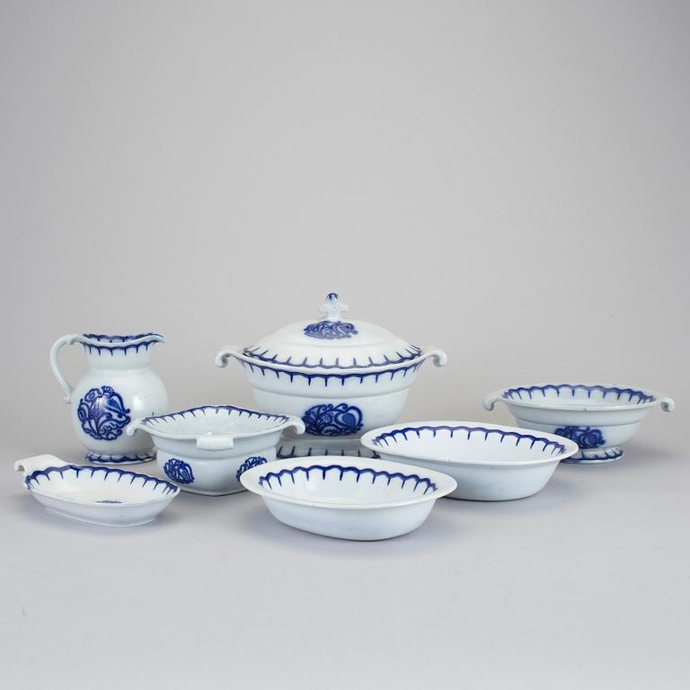 SERVIS, 41 delar, flintgods, "Liljeblå", Wilhelm Kåge, Gustavsberg, omkring 1920.