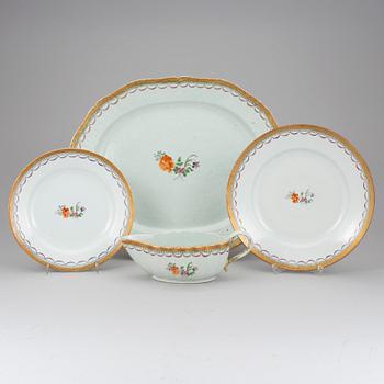 An export porcelain famille rose dinner service, Qing dynasty, Qianlong (1736-1795). (24 pieces).