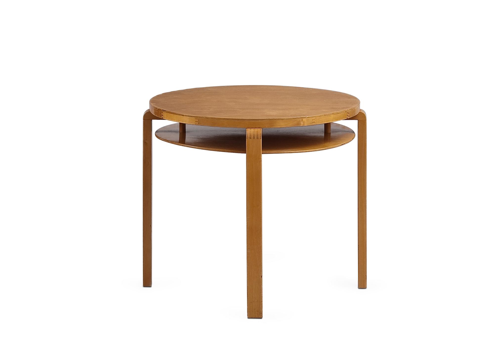 Alvar Aalto, A TABLE.
