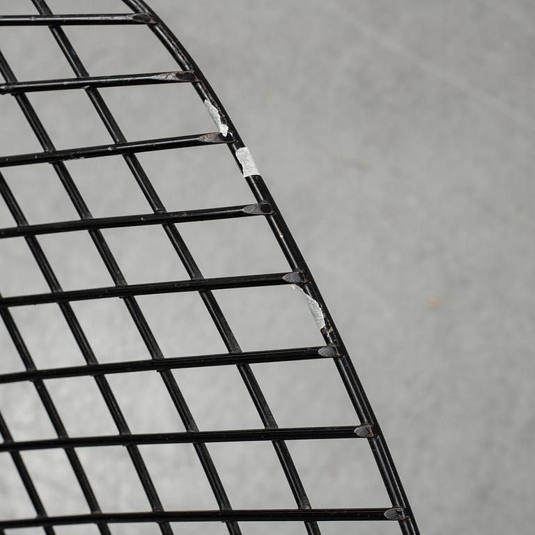 Harry Bertoia, a 'Diamond Chair'.