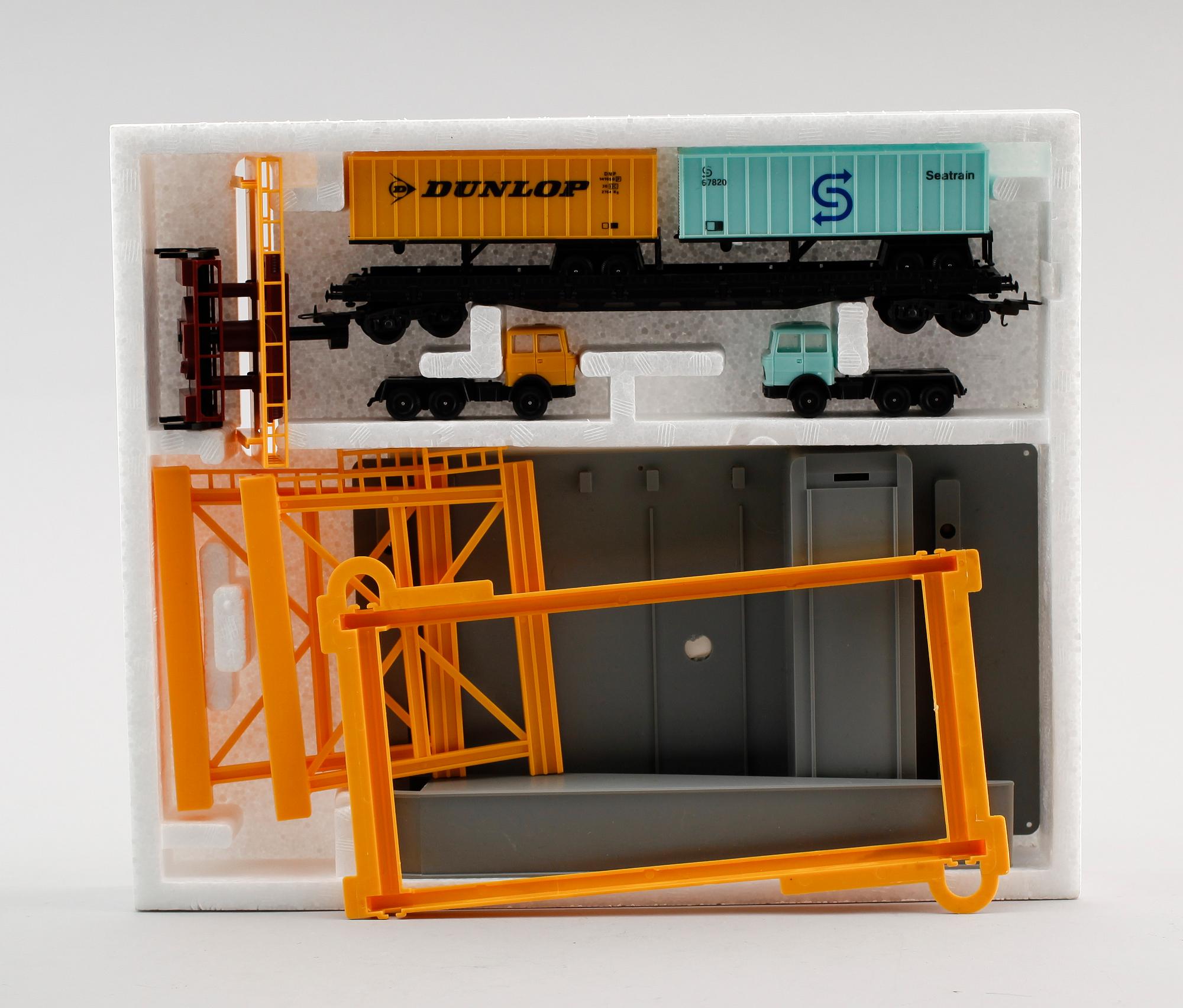 MODELLTÅGSDELAR, 3 st, Märklin och Lima.