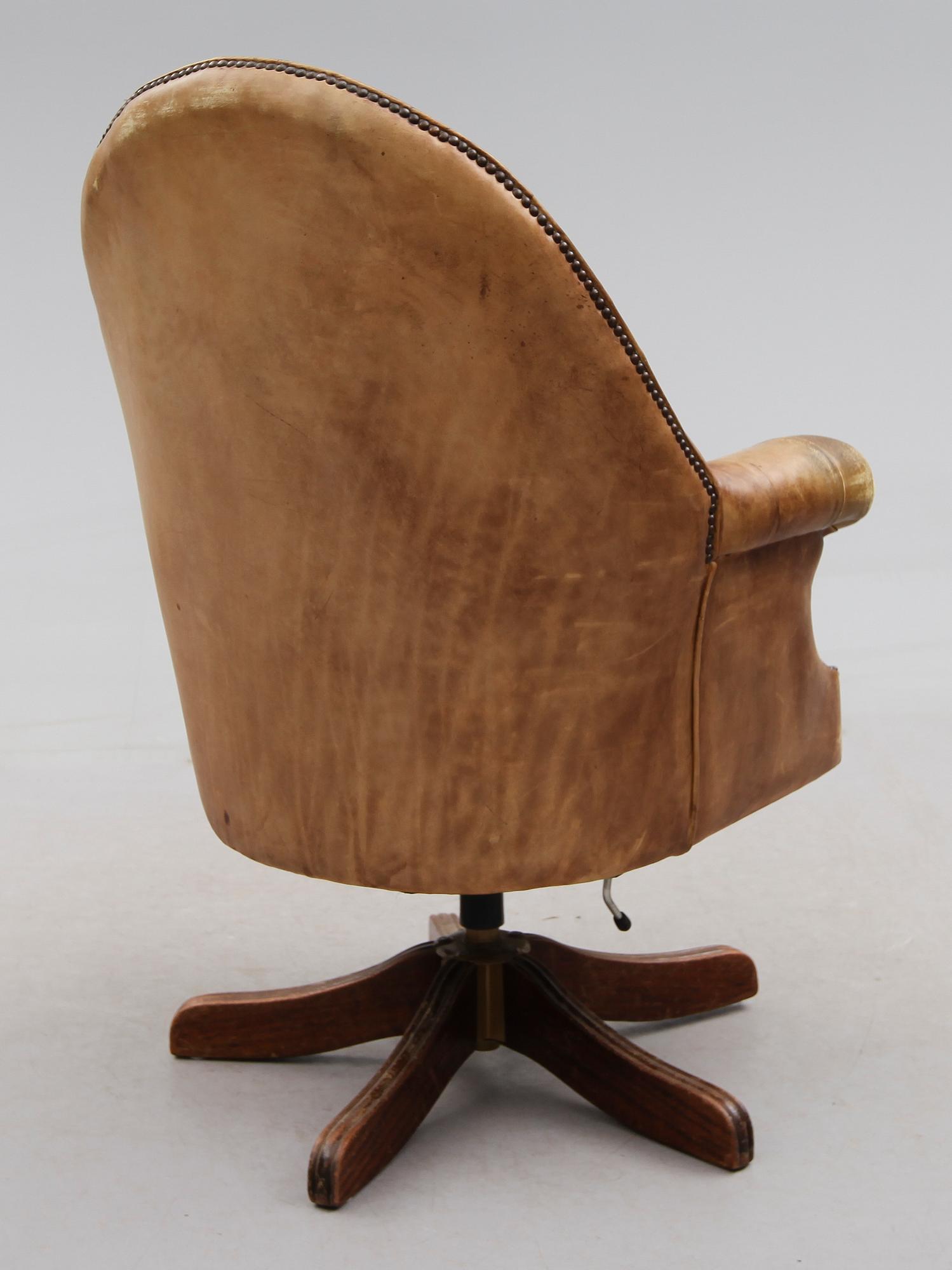 FÅTÖLJ, England, 1900-talets mitt.