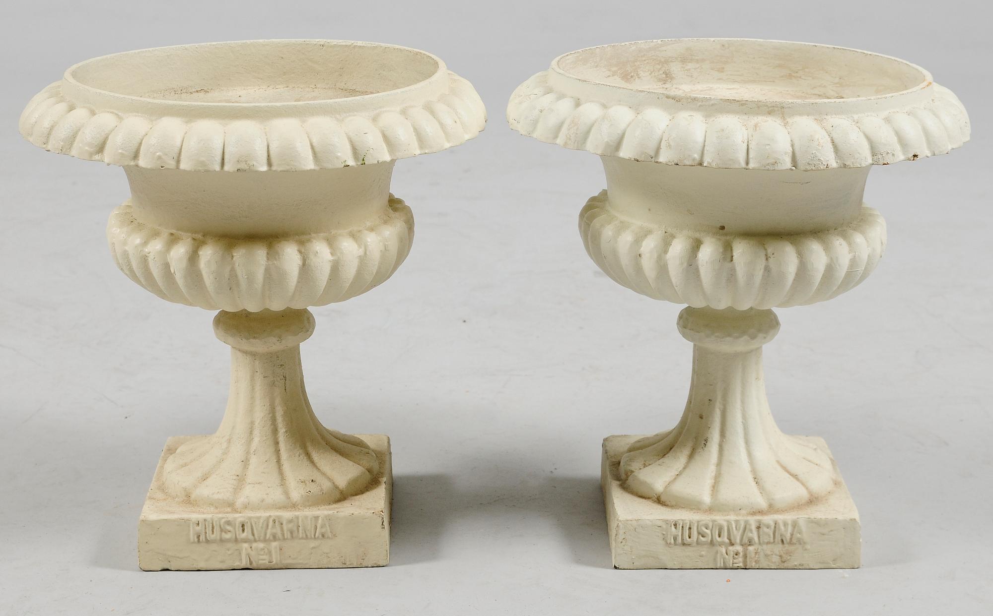 TRÄDGÅRDSURNOR, 1 par, gjutjärn, Husqvarna, nr 1.