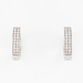 A pair of earrings in 14K gold with round brilliant-cut diamonds.