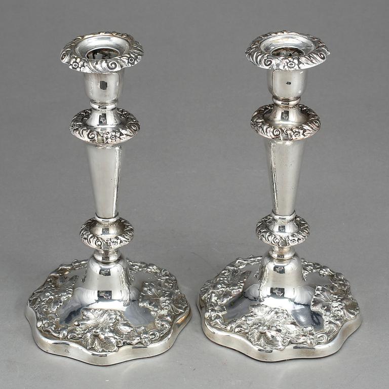 LJUSSTAKAR, ett par, nysilver. 1900-talets första del.