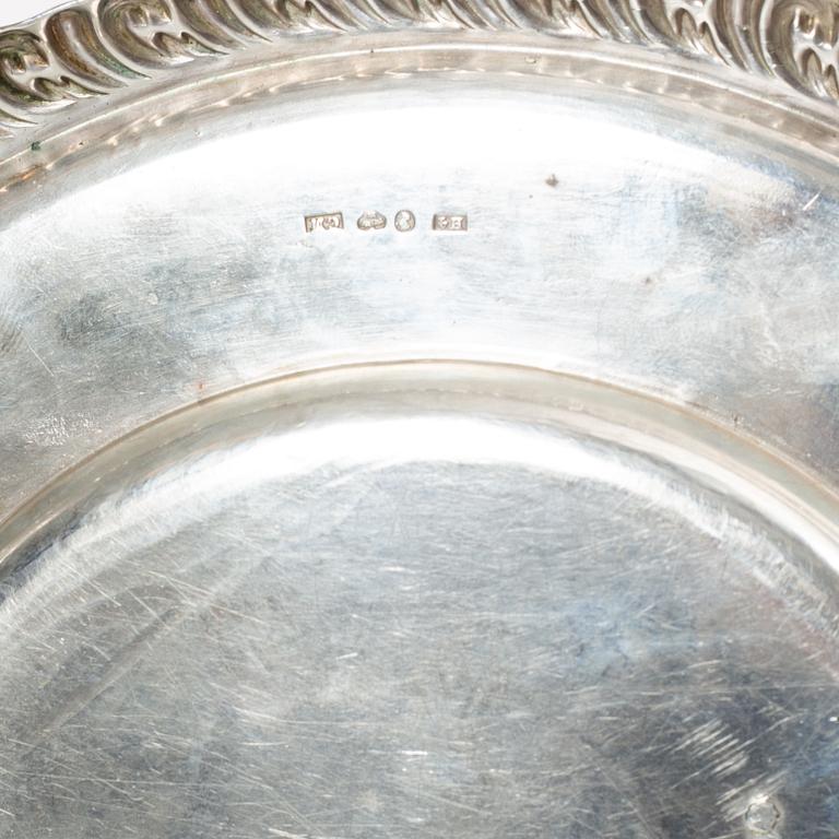 Gustaf Möllenborg, a pair of silver sauce bowls on stands, Stockholm, 1838.