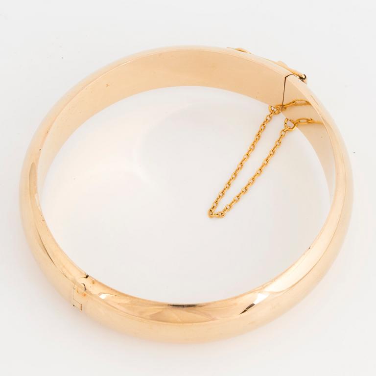 A BANGLE.