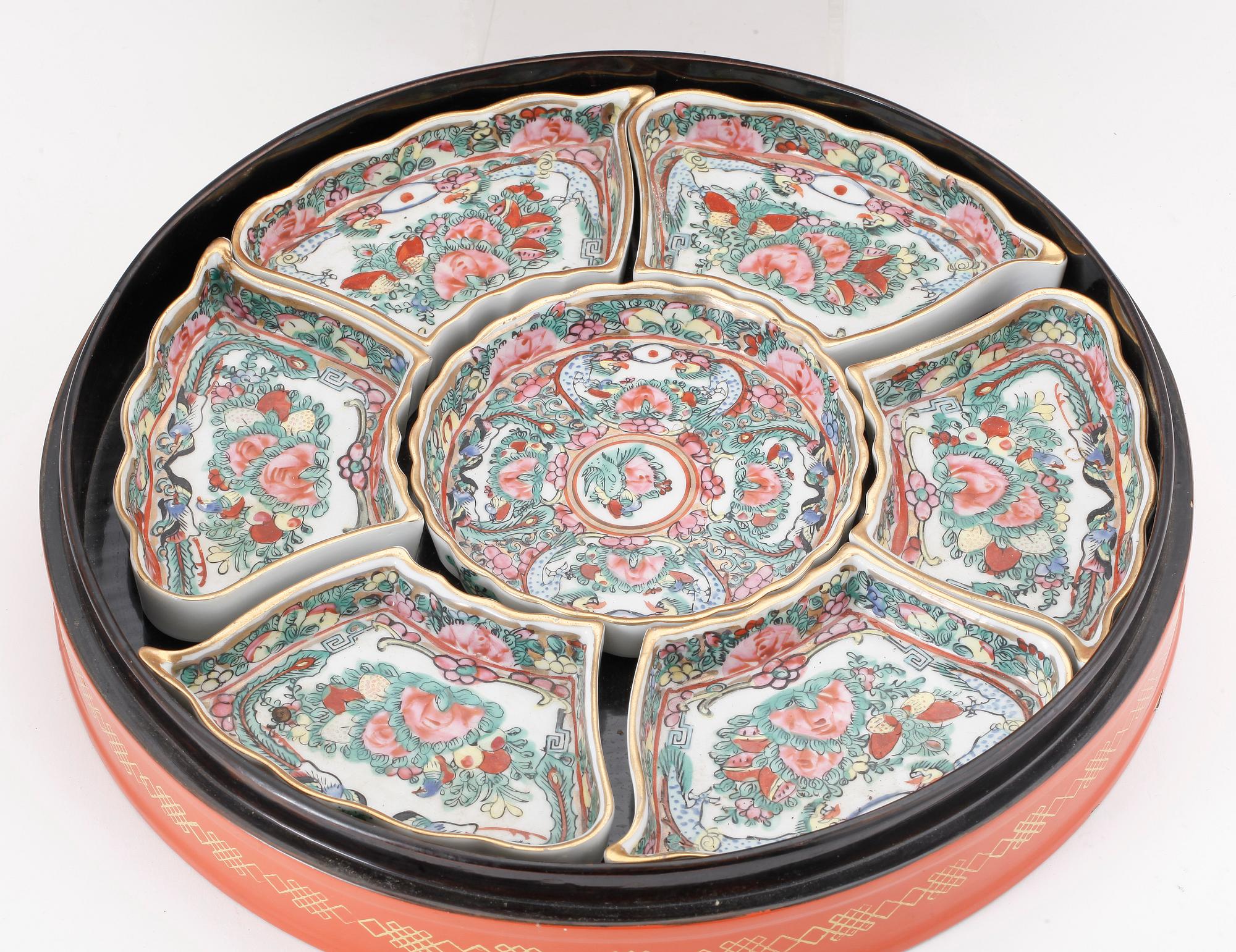 CABARET, 7+1 delar, porslin, kantonpalett, Kina, 1900-talets sista kvartal.