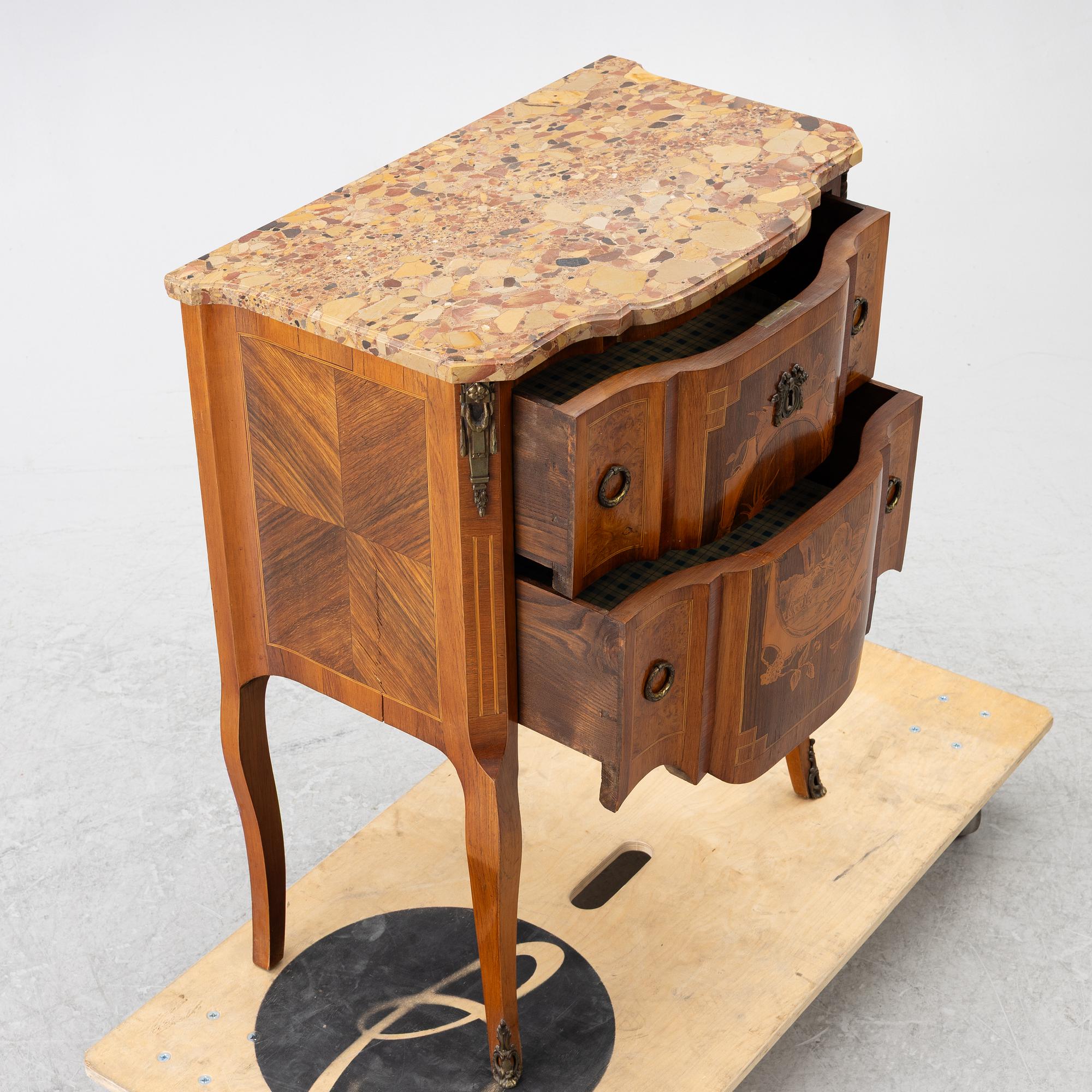 Byrå, Louis XVI-stil, tidigt 1900-tal.