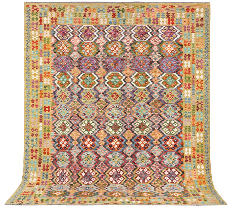 Matta, Kelim, ca. 387 x 310 cm.