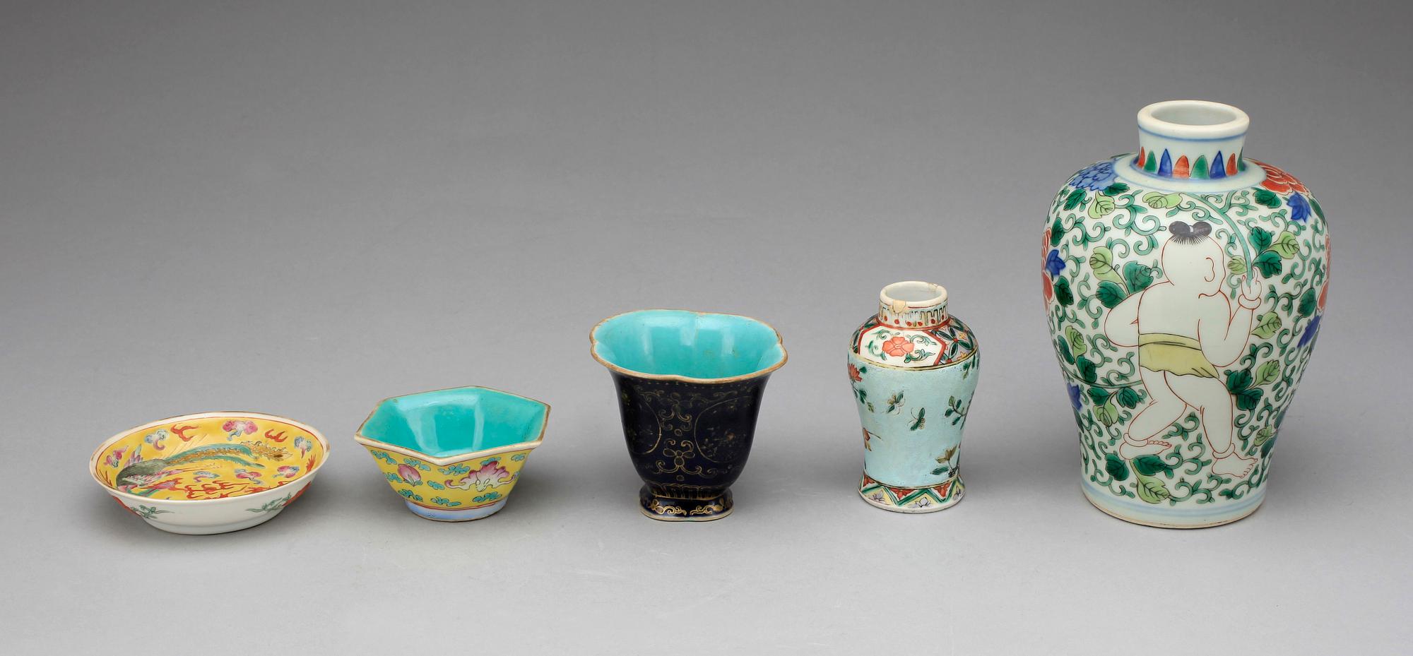 PARTI KINAPORSLIN, 5 delar, bla Kangxistil, mest 1800-tal.