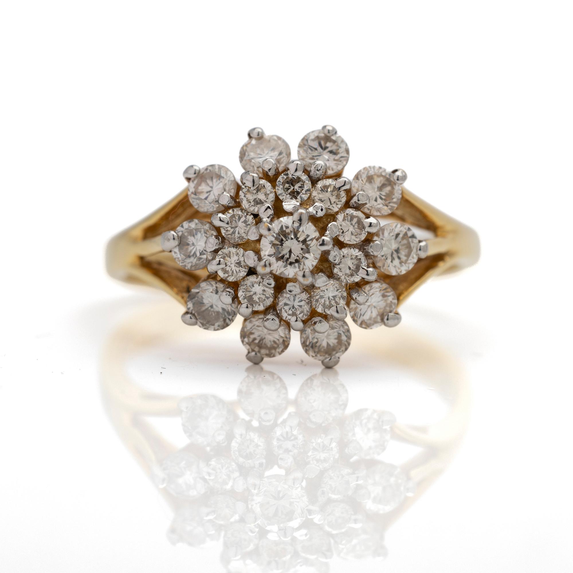 Carmoséring, 18k rött guld med briljantslipade diamanter.