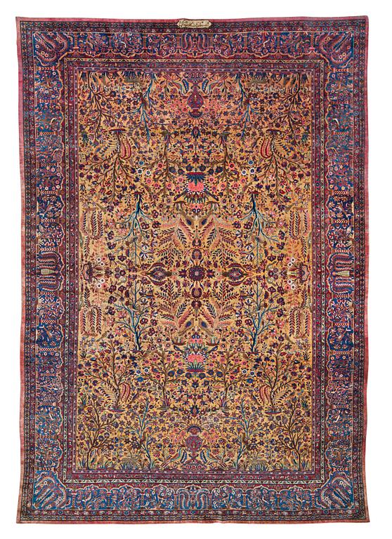 SEMI-ANTIQUE SILK KASHAN. 327 x 233,5 cm.
