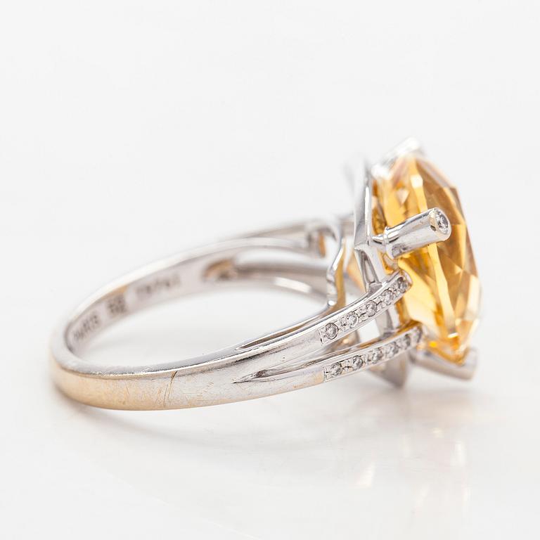 Ring, 18K vitguld med citrin och diamanter. Mauboussin, Paris.