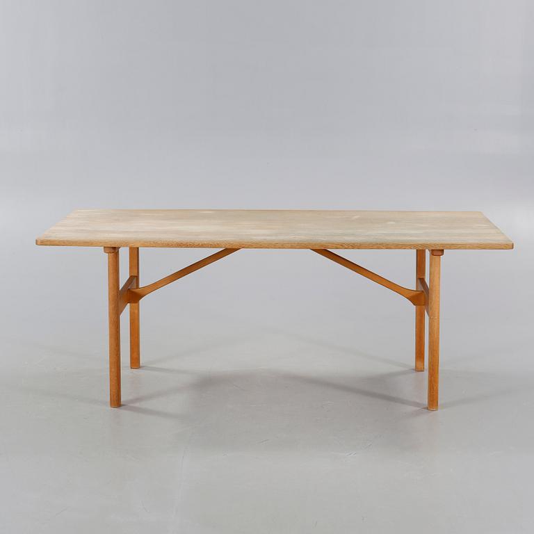 A dining table, model 6284  by Børge Mogensen for Fredericia Stolefabrik 1958.