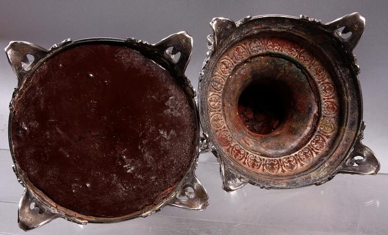 LJUSSTAKAR, ett par, nysilver, nyrenässans, 1800-talet andra hälft.