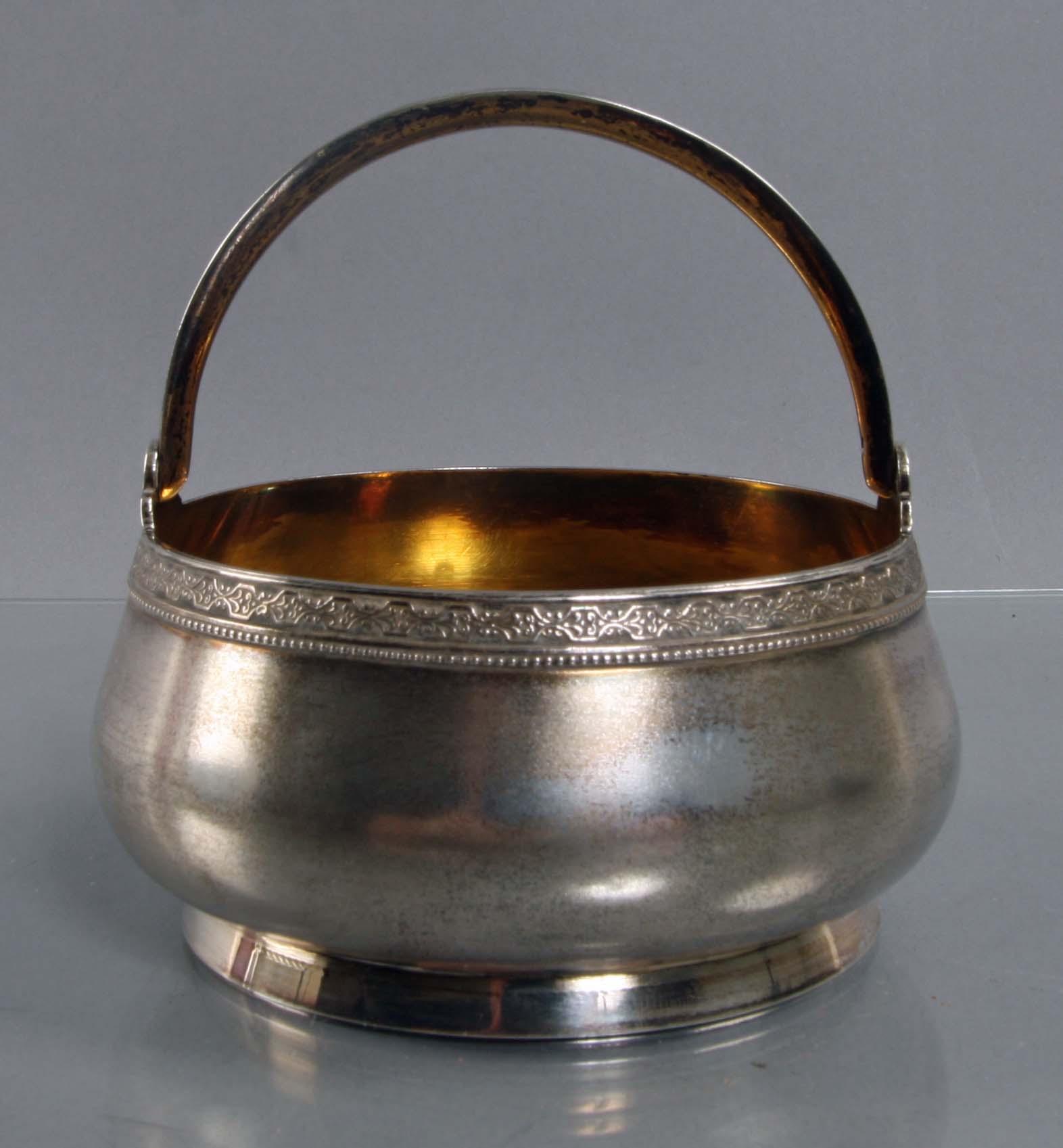 SKÅL MED HÄNKEL, silver. Ryssland.