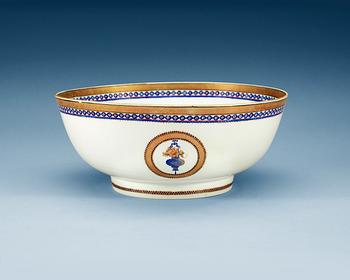 1452. A famille rose punch bowl, Qing dynasty, Qianlong (1736-95).