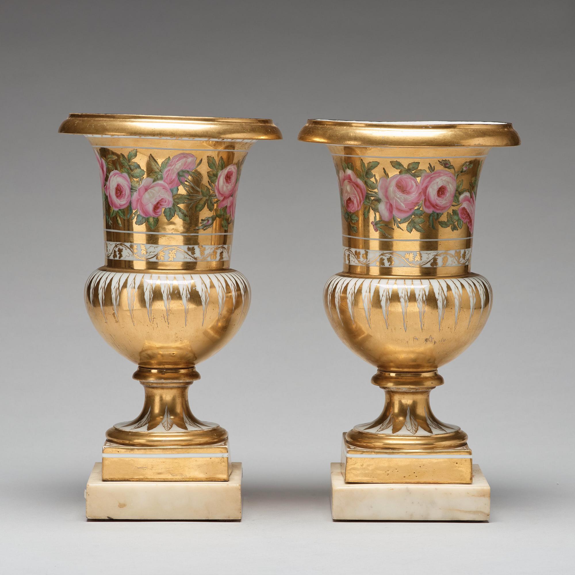 URNOR, ett par, porslin. Frankrike, 1800-tal.