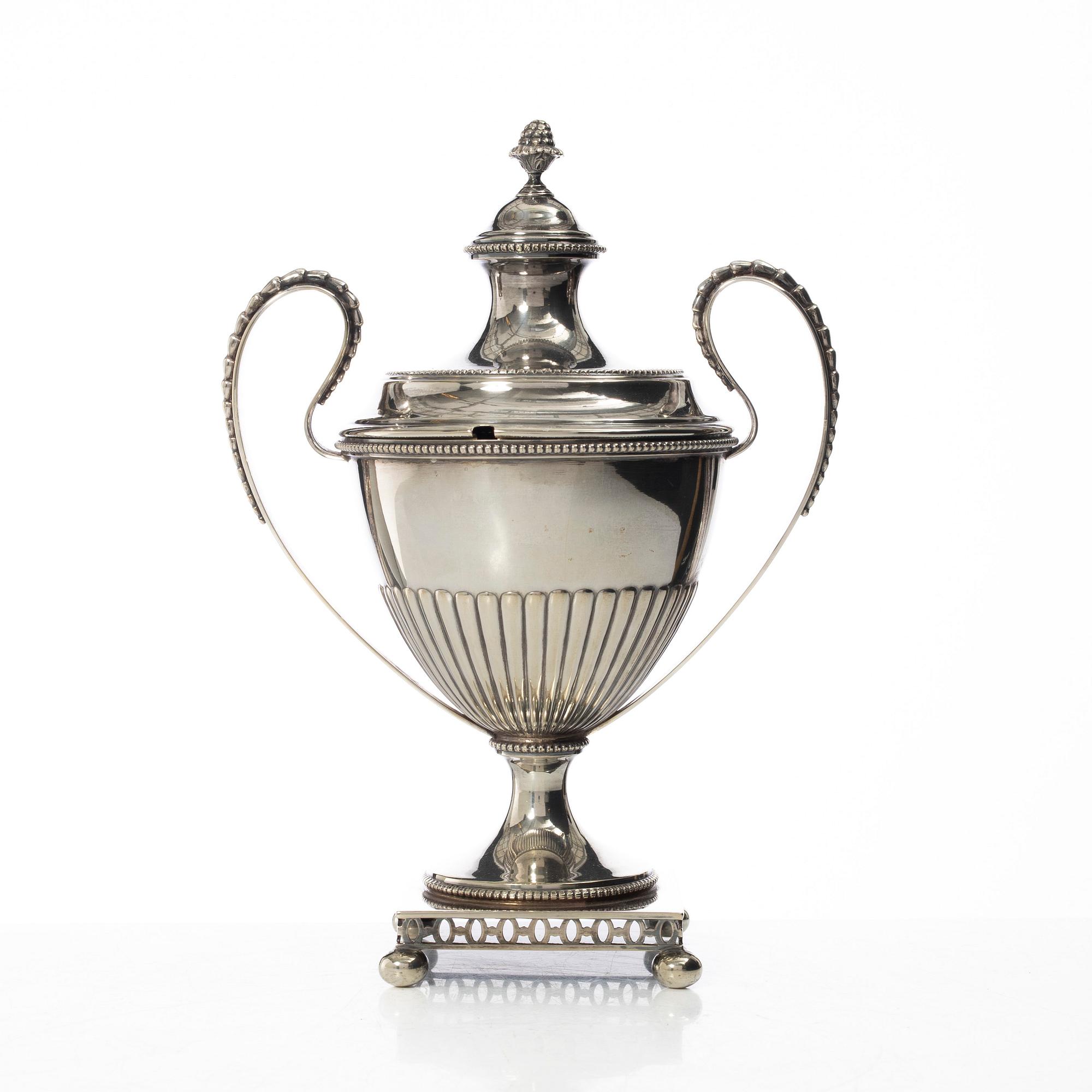 Guldsmedsaktiebolaget (GAB), A Swedish silver Gustavian style parcel gilt sugar bowl with lid, mark of GAB, Stockholm 1912.