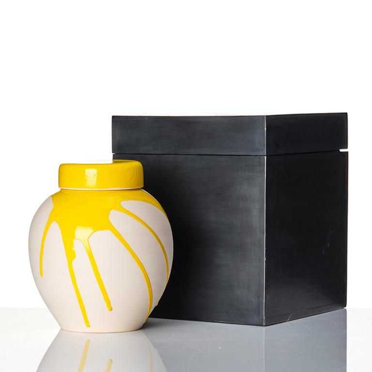 Åsa Bonnier, a 'Splash' ceramic jar with cover, Paris 2006.