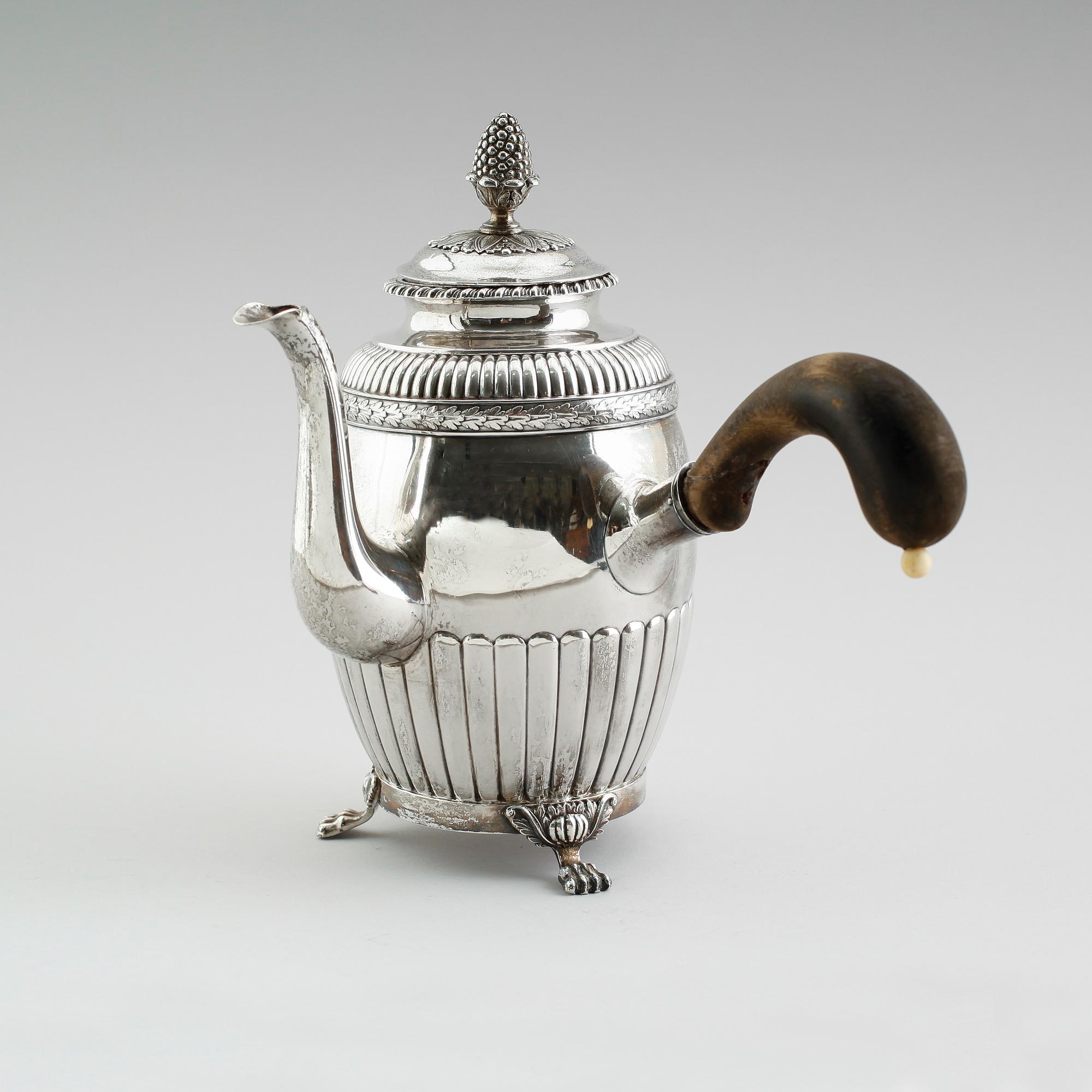 KAFFEKANNA, silver, Johan Petter Grönvall, Stockholm 1834. Vikt ca 679 gram.
