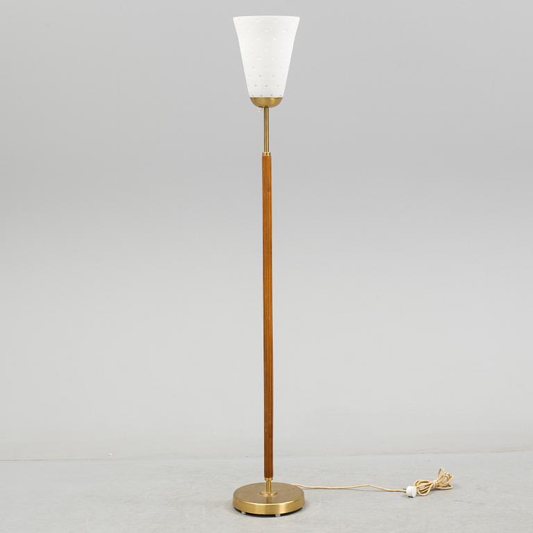 A mid 20th century floor lamp.