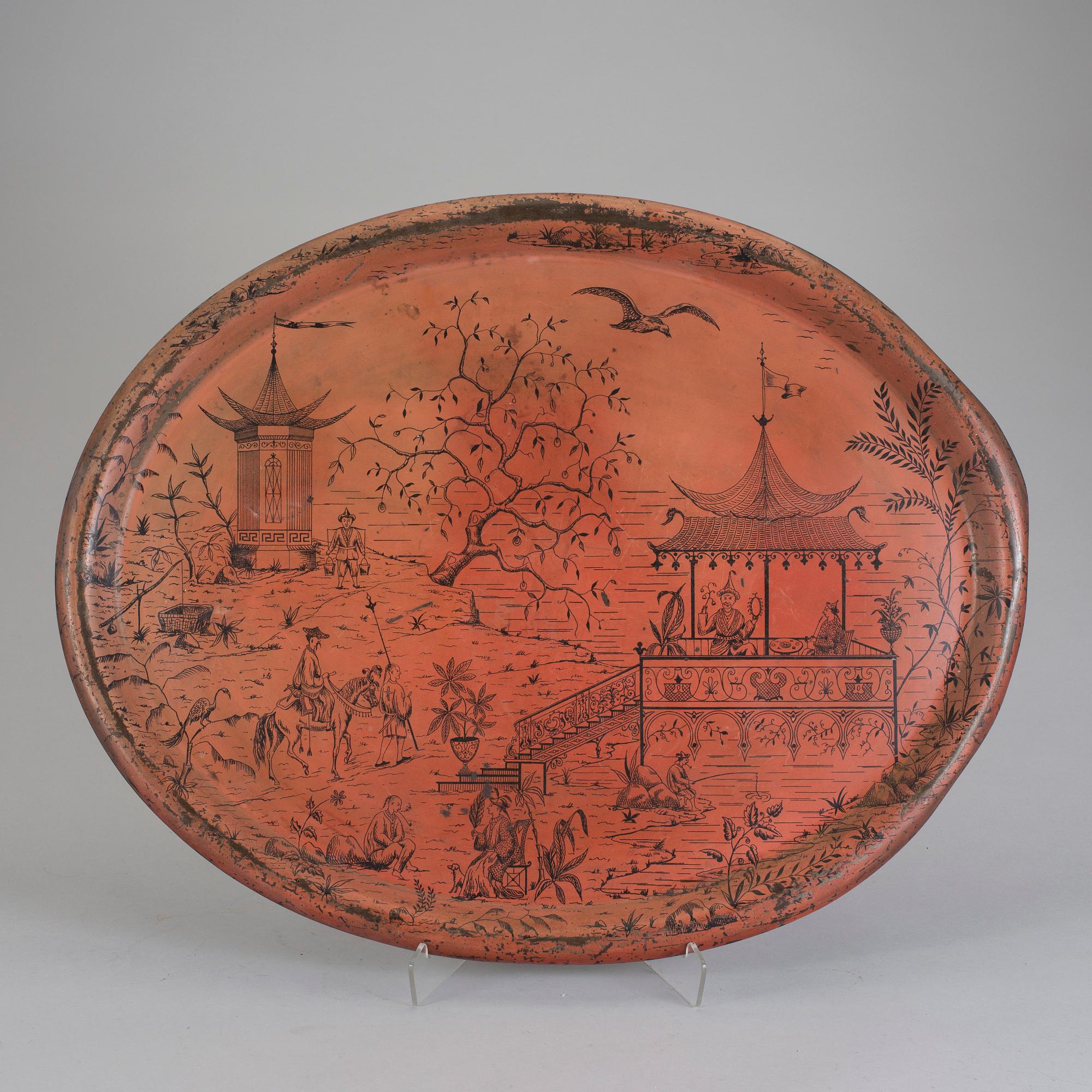 BRICKA, bemålad plåt med kineserier, 1800-tal.