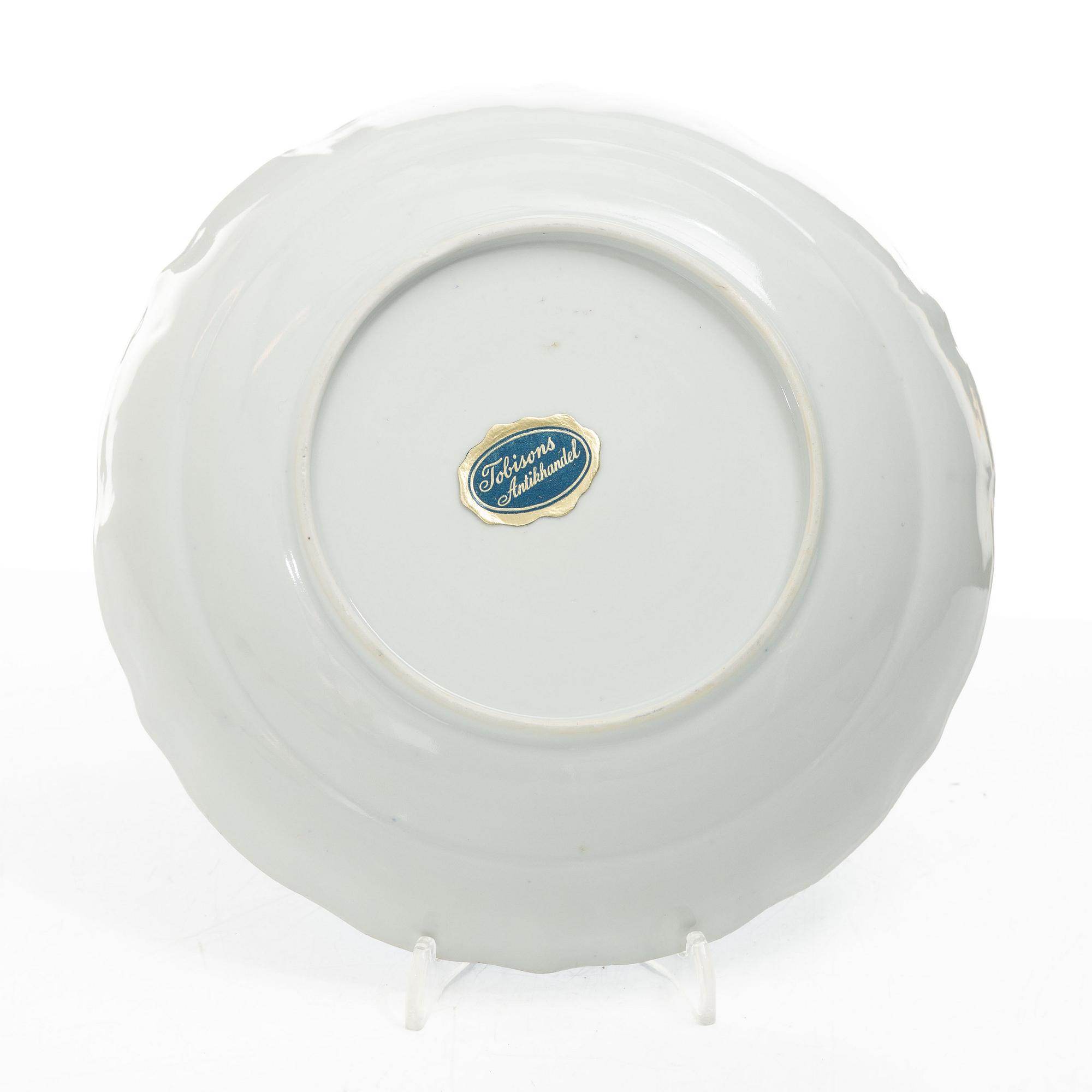 A set of four Chinese export porcelain parts, Qing dynasty, Qianlong (1736-95) and Jiaqing (1796-1820).