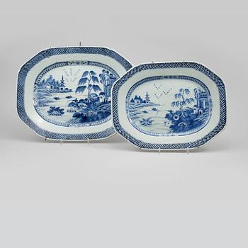 STEKFAT, 2 st, porslin, Kina, 1700-tal.