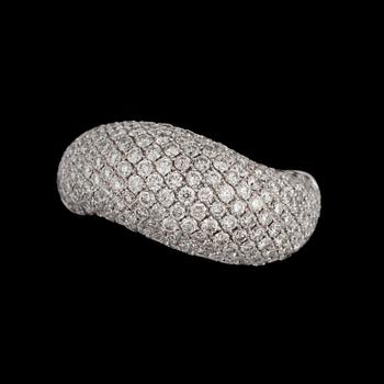 9. RING, 18 k vitguld, briljantslipade diamanter totalt ca 3.28 ct. Vikt ca 9,3 g.